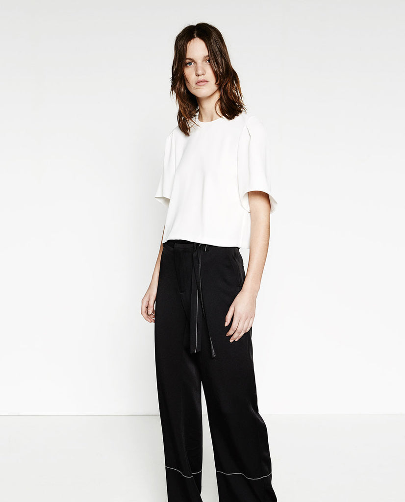 CROPPED TOP WITH PLEAT DETAIL