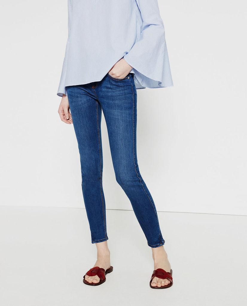 MID-RISE ZIPPED HEM JEANS