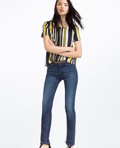 MID-RISE STRAIGHT CUT JEANS