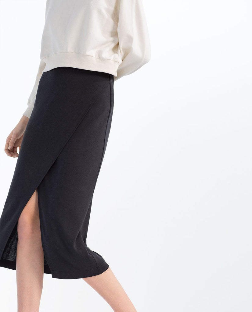 WRAP SKIRT WITH CENTRAL SLiT